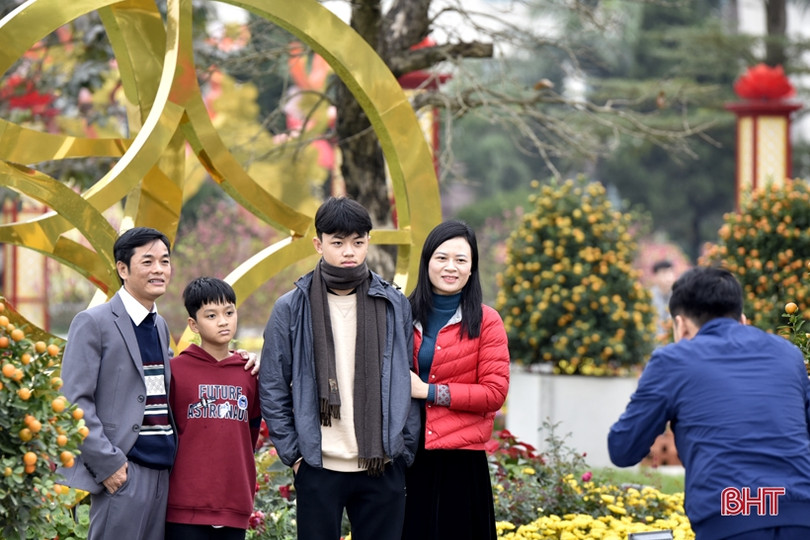 Thành Sen thanh bình ngày đầu năm mới