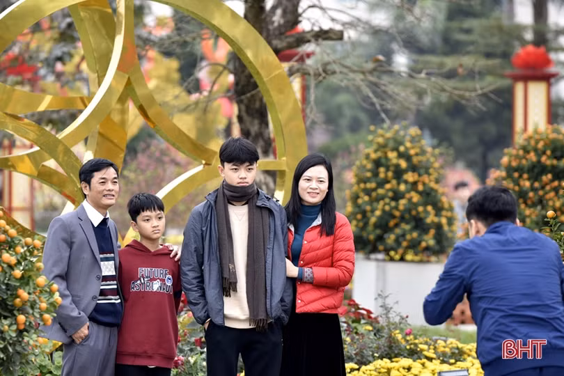 Thành Sen thanh bình ngày đầu năm mới