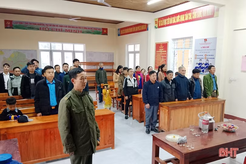 Trang trọng lễ chào cờ ngày đầu năm mới ở Hà Tĩnh