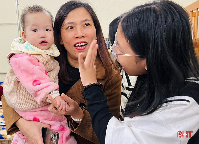 Công đoàn, Ban Nữ công Báo Hà Tĩnh tặng quà tết tại Làng Trẻ em mồ côi