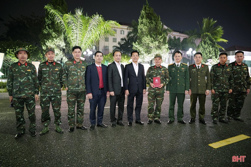 Lãnh đạo TP Hà Tĩnh chúc tết các đơn vị trực đêm giao thừa