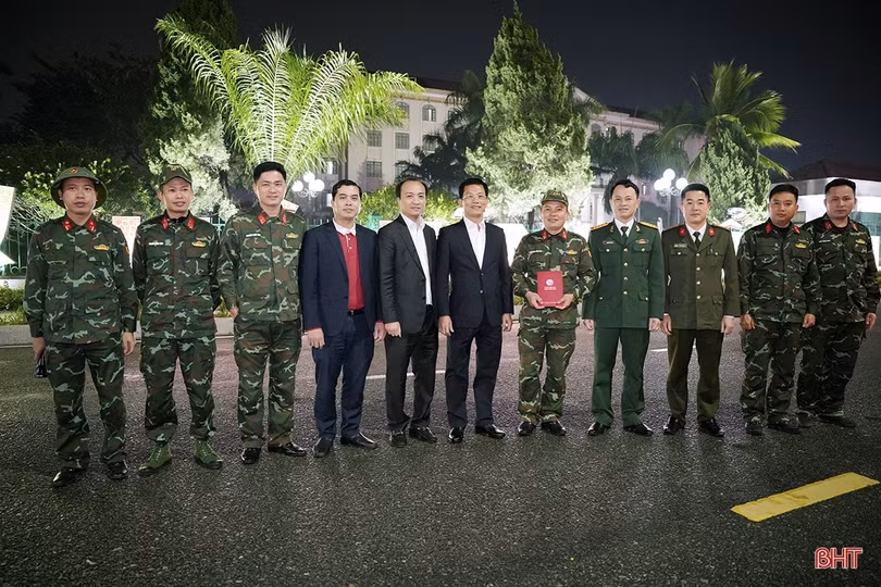 Lãnh đạo TP Hà Tĩnh chúc tết các đơn vị trực đêm giao thừa