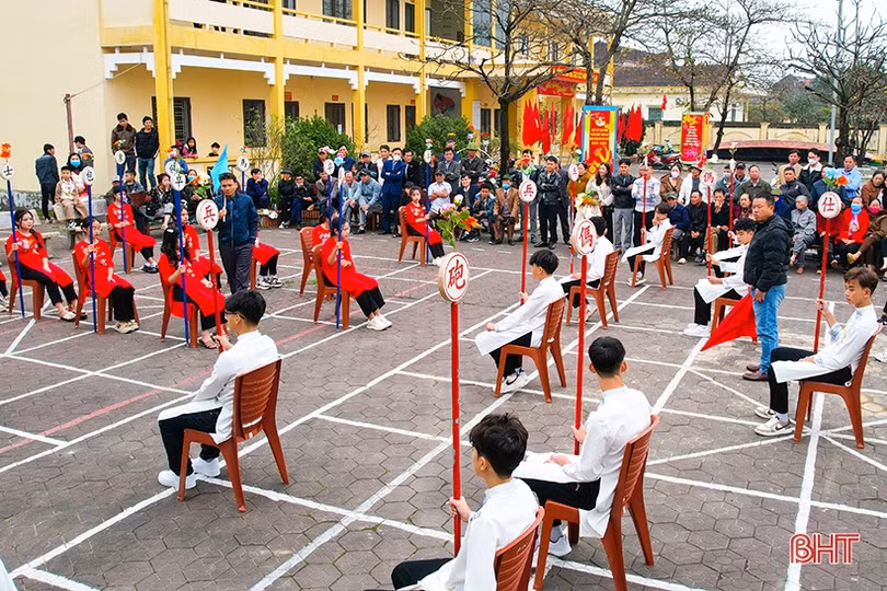 Đặc sắc hội cờ người ở Cẩm Xuyên