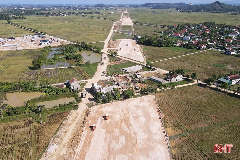 Người dân Hà Tĩnh phấn khởi đón tết đầu tiên trong khu tái định cư cao tốc Bắc - Nam