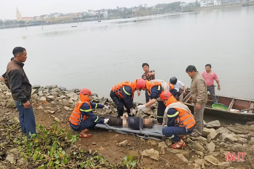 Tìm thấy thi thể người đàn ông 80 tuổi nghi nhảy cầu