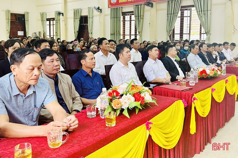 Trao 250 triệu đồng tại “Tết yêu thương - Xuân nghĩa tình” ở Cẩm Xuyên 