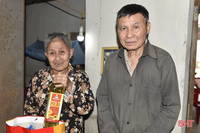 Trao hơn 245.000 suất quà tết cho người có công, hộ nghèo và đối tượng bảo trợ xã hội