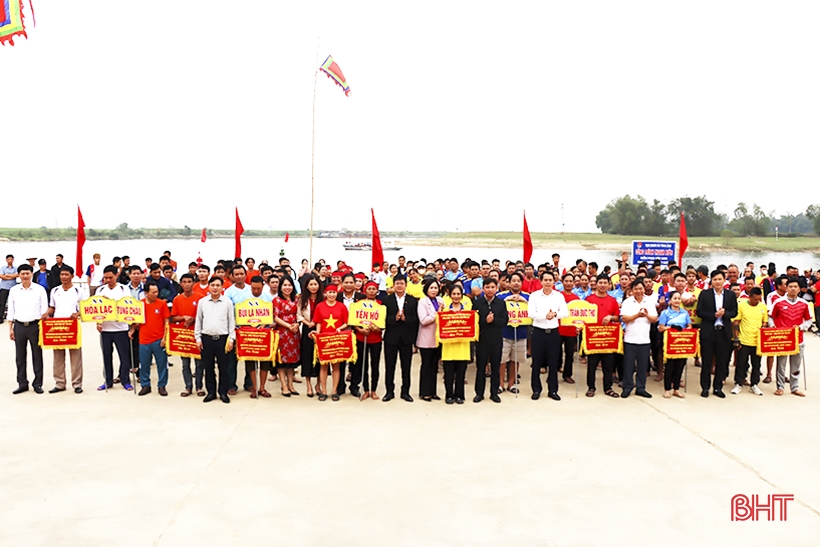 11 đội tranh tài đua thuyền ở Đức Thọ