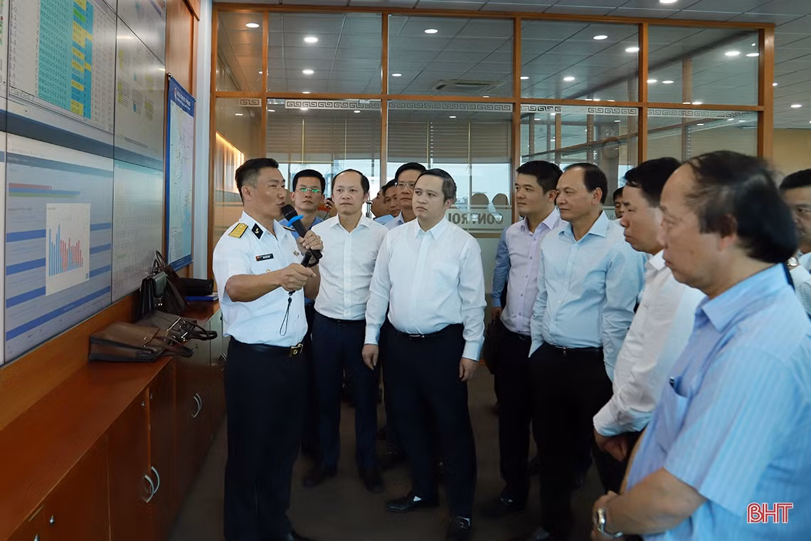 Hà Tĩnh - Tân Cảng Sài Gòn ký ghi nhớ hợp tác lĩnh vực cảng biển, logistics