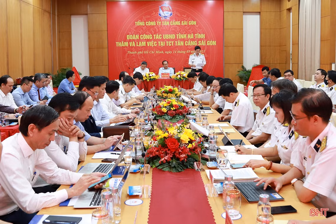 Hà Tĩnh - Tân Cảng Sài Gòn ký ghi nhớ hợp tác lĩnh vực cảng biển, logistics