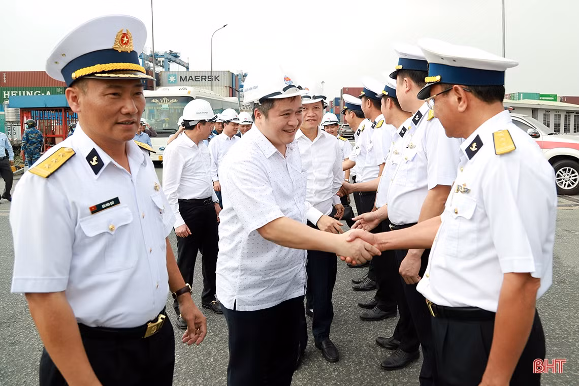 Hà Tĩnh - Tân Cảng Sài Gòn ký ghi nhớ hợp tác lĩnh vực cảng biển, logistics