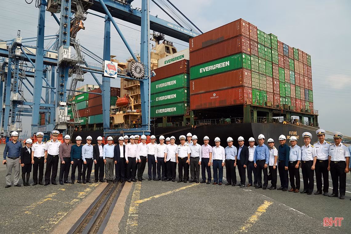 Hà Tĩnh - Tân Cảng Sài Gòn ký ghi nhớ hợp tác lĩnh vực cảng biển, logistics