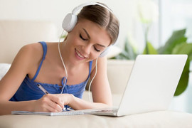 Học tiếng Anh qua bài hát: Vì sao não bộ tiếp thu tốt hơn khi có giai điệu?