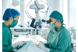 Hành trình hồi sinh đôi mắt của hai cụ bà U80 và U90 ở tuổi xế chiều
