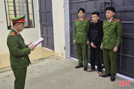 Khởi tố đối tượng tàng trữ trái phép chất ma túy