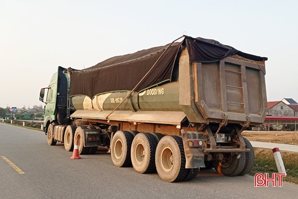 Hà Tĩnh xử phạt 16 phương tiện vi phạm trong vận tải hành khách