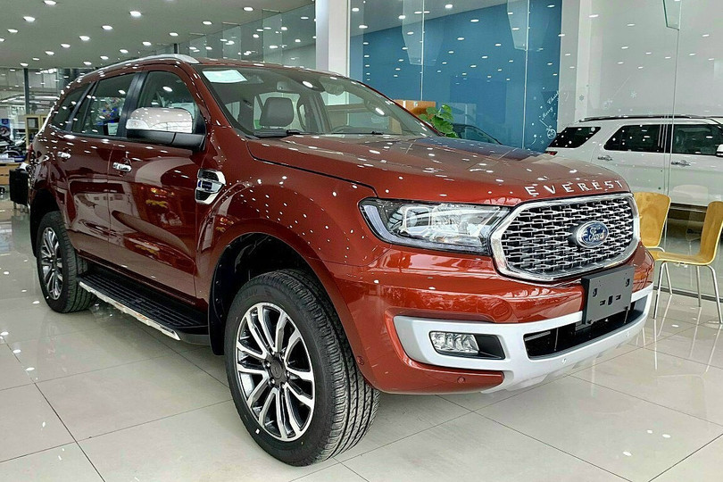 Ford Everest 2021 giảm giá gần 100 triệu đồng