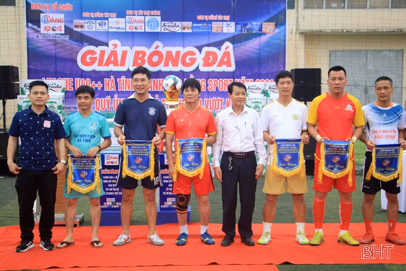 8 đội bóng đá phong trào tranh Giải Bằng Sport 