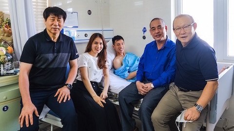 HLV Park Hang Seo vào thăm trò cưng Hùng Dũng