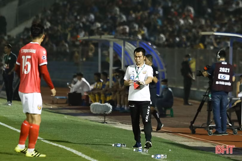 Hồng Lĩnh Hà Tĩnh chưa đến lúc cần chơi tấn công đẹp mắt!