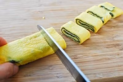 Cách làm trứng cuộn rong biển đơn giản mà ngon hết ý