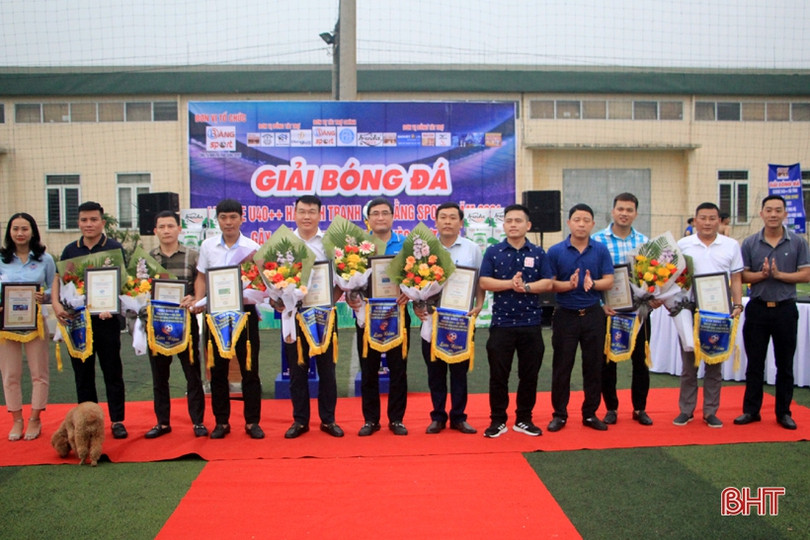 8 đội bóng đá phong trào tranh Giải Bằng Sport 