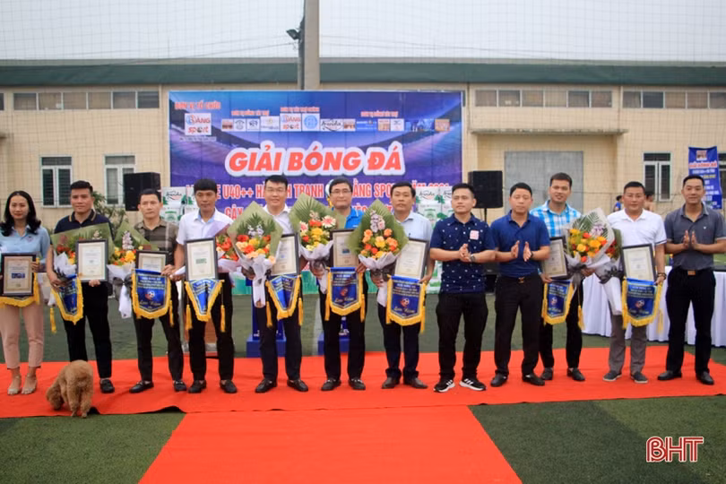 8 đội bóng đá phong trào tranh Giải Bằng Sport 