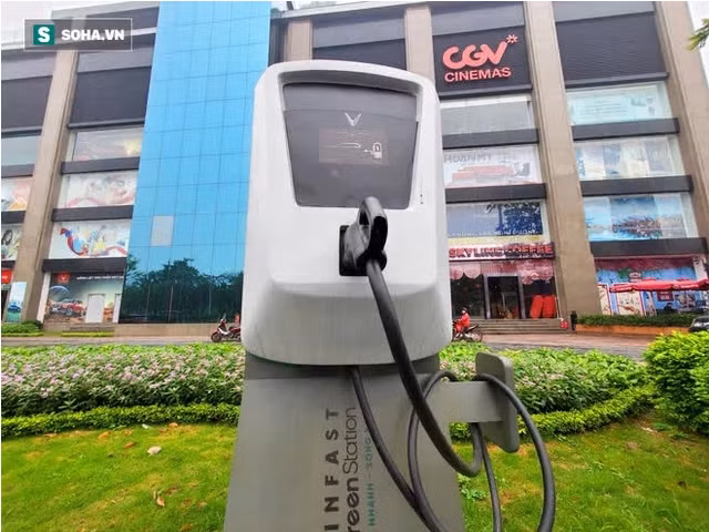 Cận cảnh những trạm sạc nhanh đầu tiên cho ô tô điện VinFast tại Việt Nam