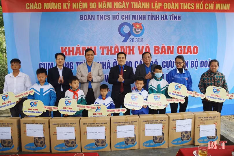 Bàn giao 18 nhà ở cho cán bộ và cựu cán bộ Đoàn, đoàn viên, thanh thiếu nhi Hà Tĩnh