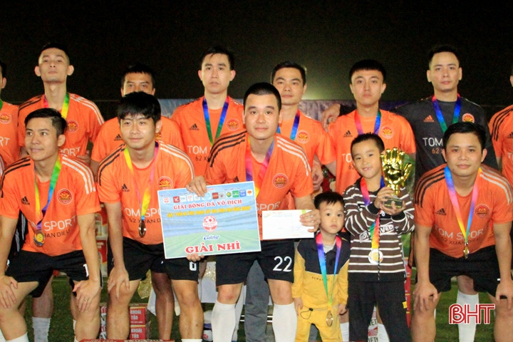 FC Đức Mạnh vô địch Cúp nha khoa Mai Hùng Group