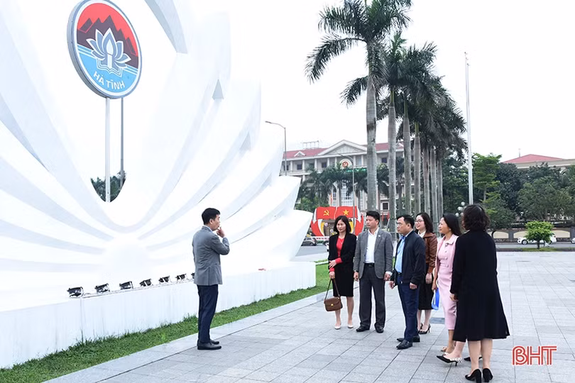 Phối hợp tổ chức tốt triển lãm tài liệu lưu trữ nhân kỷ niệm 190 năm thành lập, 30 năm tái lập tỉnh Hà Tĩnh