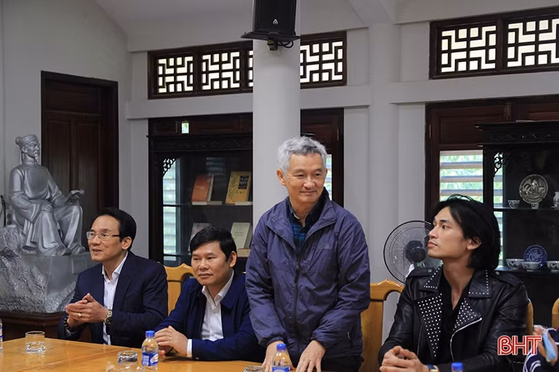 Nghệ sỹ Mai Thu Huyền cùng đoàn làm phim điện ảnh “Kiều” dâng hương tưởng niệm Đại thi hào Nguyễn Du