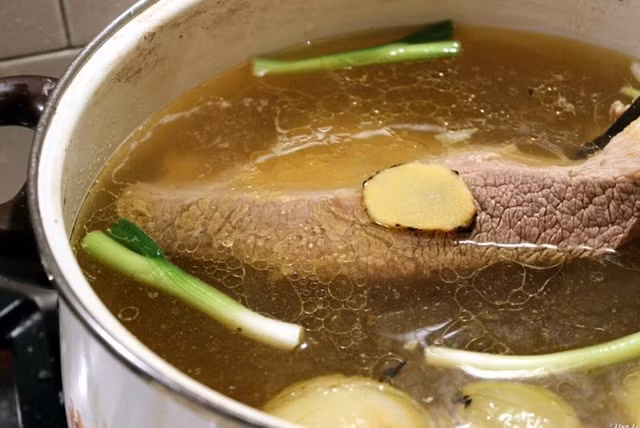 Bí kíp nấu nước dùng phở ngon ngọt nhất