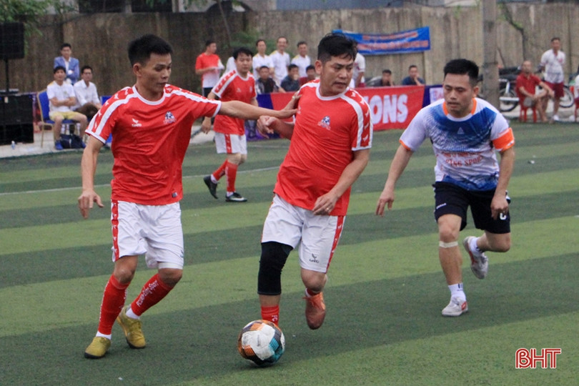 8 đội bóng đá phong trào tranh Giải Bằng Sport 