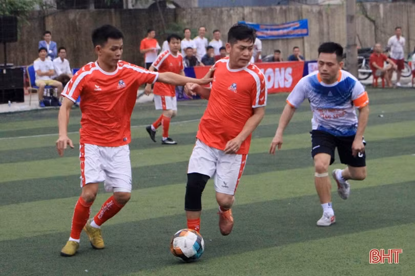 8 đội bóng đá phong trào tranh Giải Bằng Sport 