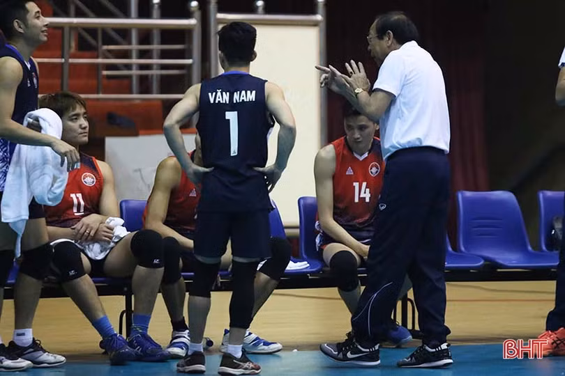 Bóng chuyền Hà Tĩnh thắng Hà Nội ngày ra quân Cúp Hoa Lư - Bình Điền 2021