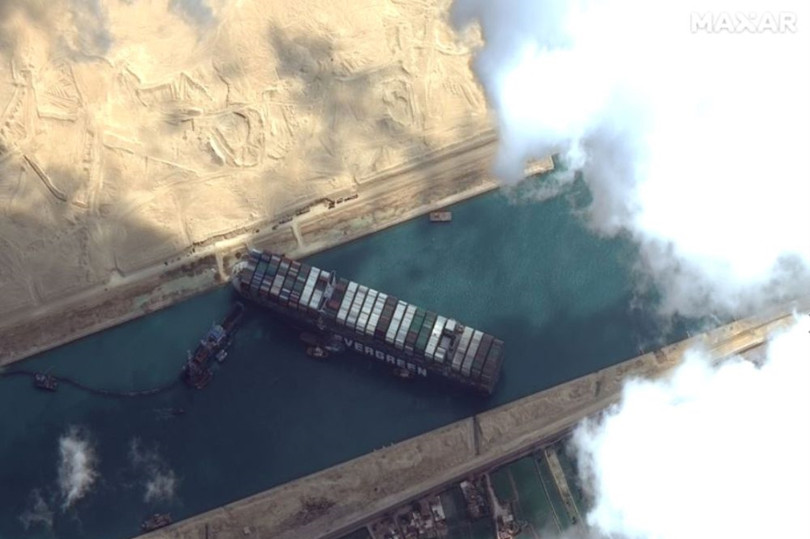 Cận cảnh quá trình giải cứu tàu chắn ngang kênh Suez