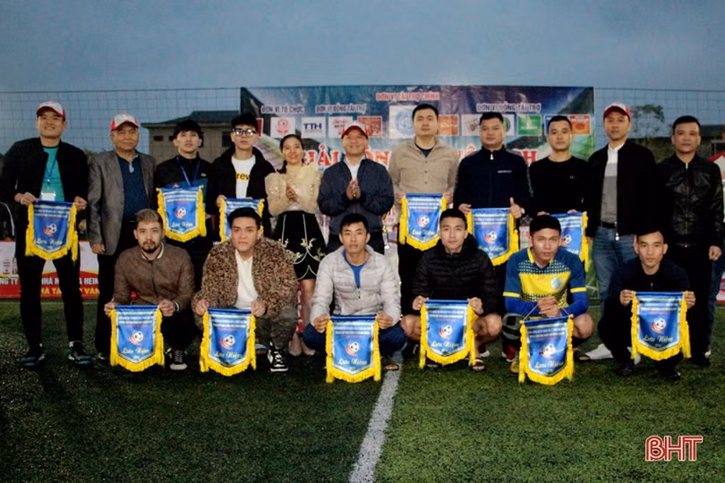 Khởi tranh Giải bóng đá Cúp Nha khoa Mai Hùng Group