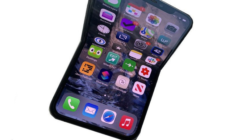 Ảnh: @Appleinsider. Lộ diện iPhone màn hình gập, hứa hẹn ăn đứt Samsung Galaxy Fold