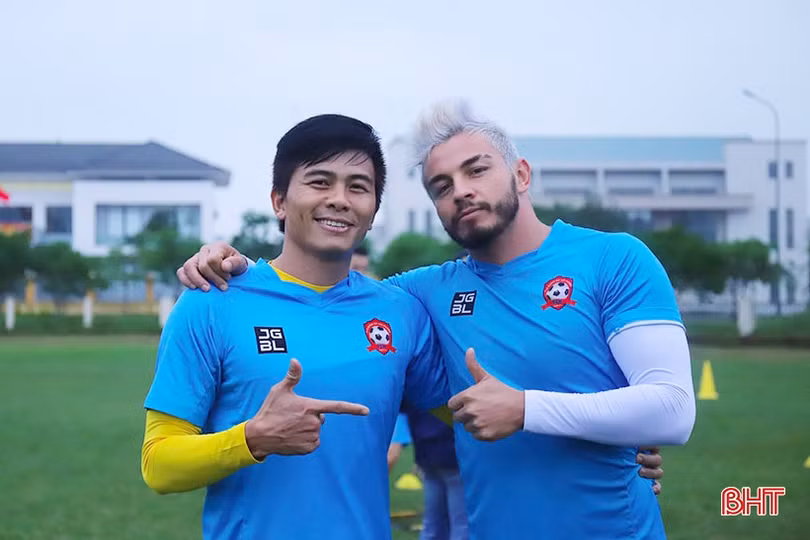 Cầu thủ Hải Phòng tập nhẹ trước trận gặp chủ nhà Hồng Lĩnh Hà Tĩnh