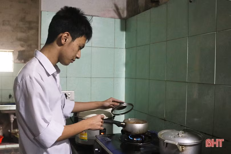 Nam sinh trường làng Hà Tĩnh “bật mí” hành trình giành giải Nhất môn Toán tỉnh lớp 11