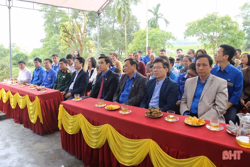 Bàn giao 18 nhà ở cho cán bộ và cựu cán bộ Đoàn, đoàn viên, thanh thiếu nhi Hà Tĩnh
