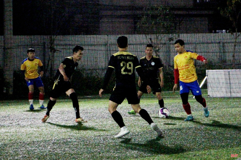 Khởi tranh Giải bóng đá Cúp Nha khoa Mai Hùng Group