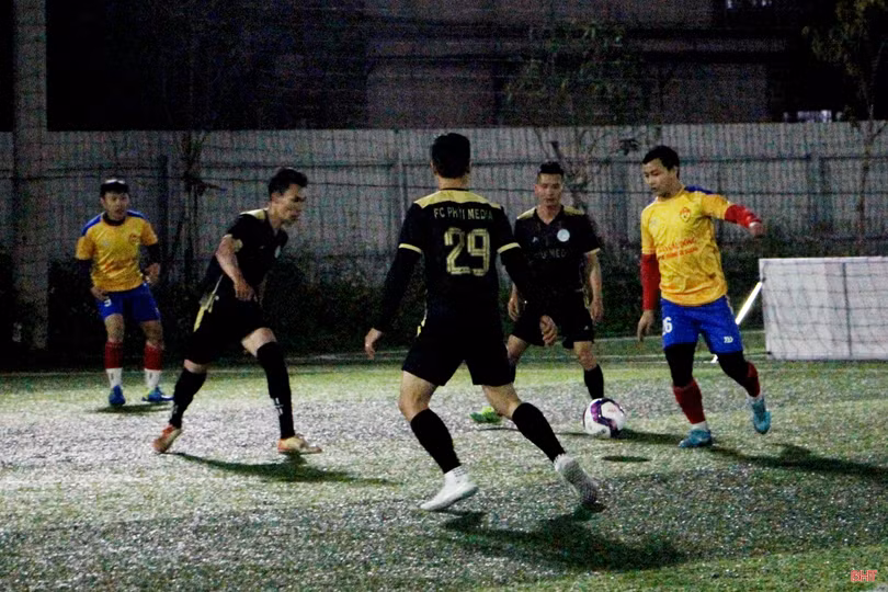 Khởi tranh Giải bóng đá Cúp Nha khoa Mai Hùng Group