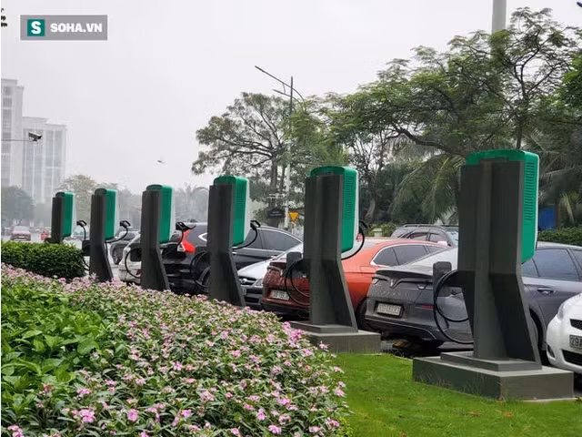 Cận cảnh những trạm sạc nhanh đầu tiên cho ô tô điện VinFast tại Việt Nam