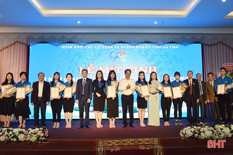 Đoàn Khối CCQ&DN Hà Tĩnh tiếp tục xây dựng lý tưởng cách mạng cao đẹp