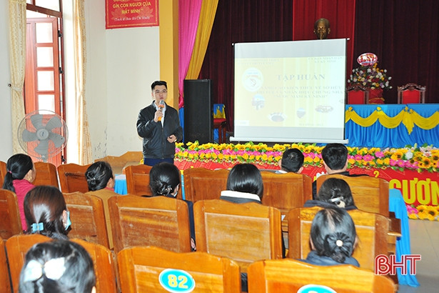 Giúp tiểu thương Hà Tĩnh phát triển nhãn hiệu đặc sản