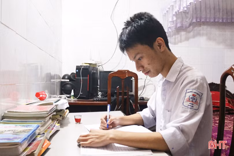 Nam sinh trường làng Hà Tĩnh “bật mí” hành trình giành giải Nhất môn Toán tỉnh lớp 11