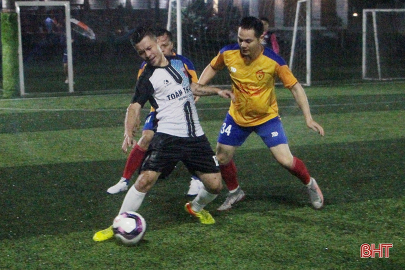 Khởi tranh Giải bóng đá Cúp Nha khoa Mai Hùng Group