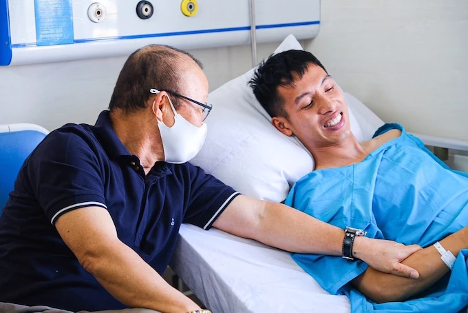 HLV Park Hang Seo vào thăm trò cưng Hùng Dũng